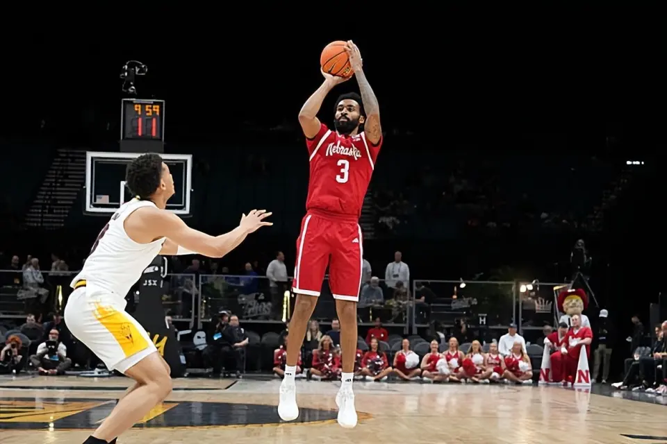 场均数据为, 间的表现并, img