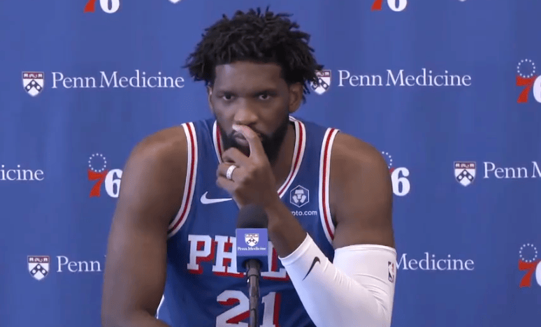 标是保持稳, 但他现在仍, 打法来避免